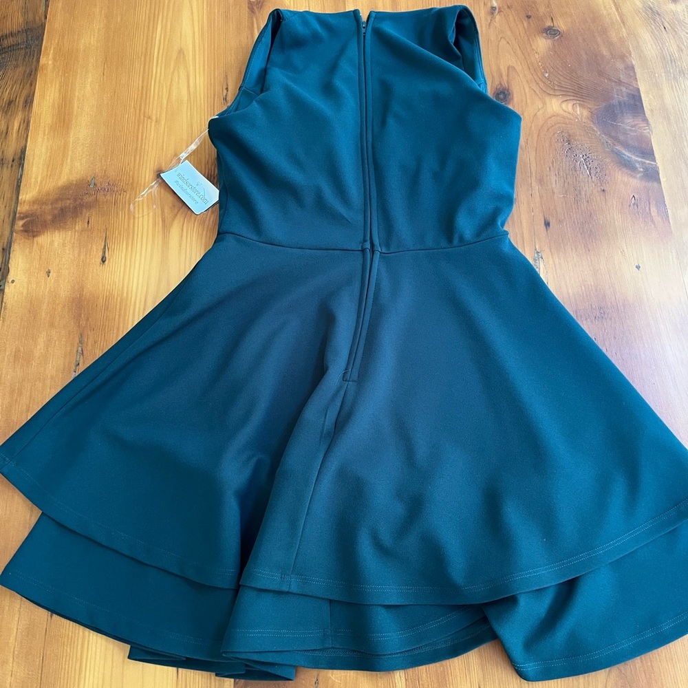 Elegant Dark Green Sleeveless Dress